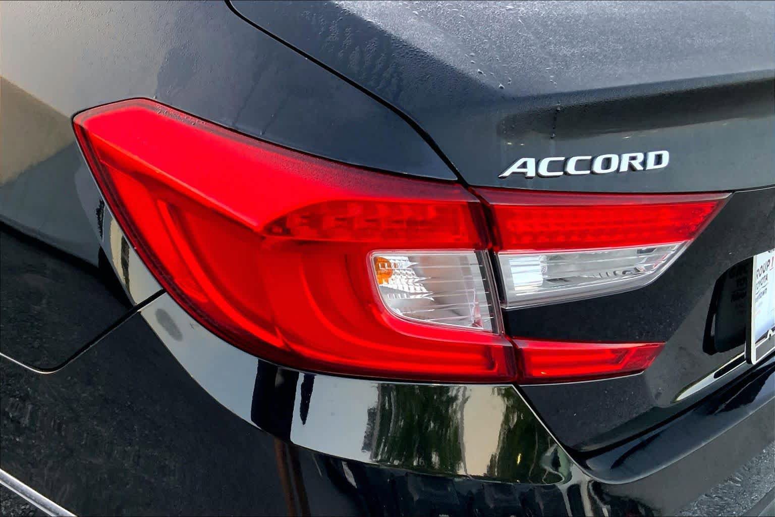 Used 2018 Honda Accord EX image 27