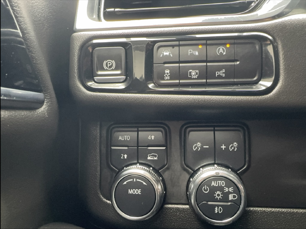 Used 2025 GMC Yukon Denali AWD/4WD image 49