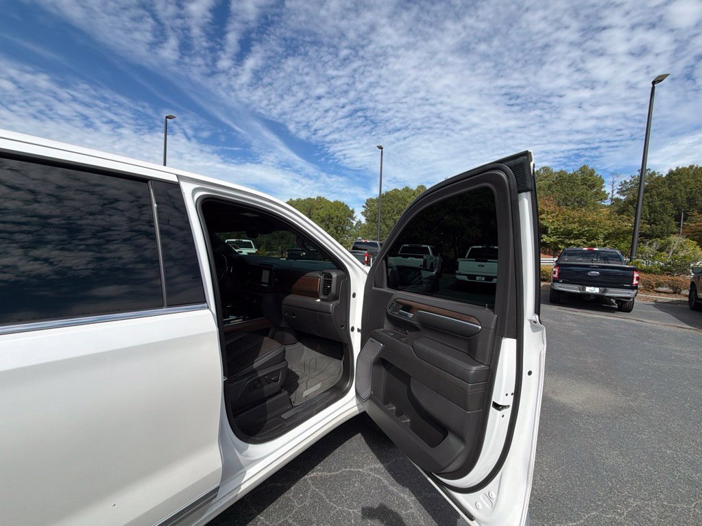 Used 2022 Chevrolet Silverado 1500 High Country w/ High Country Premium Package AWD/4WD image 18