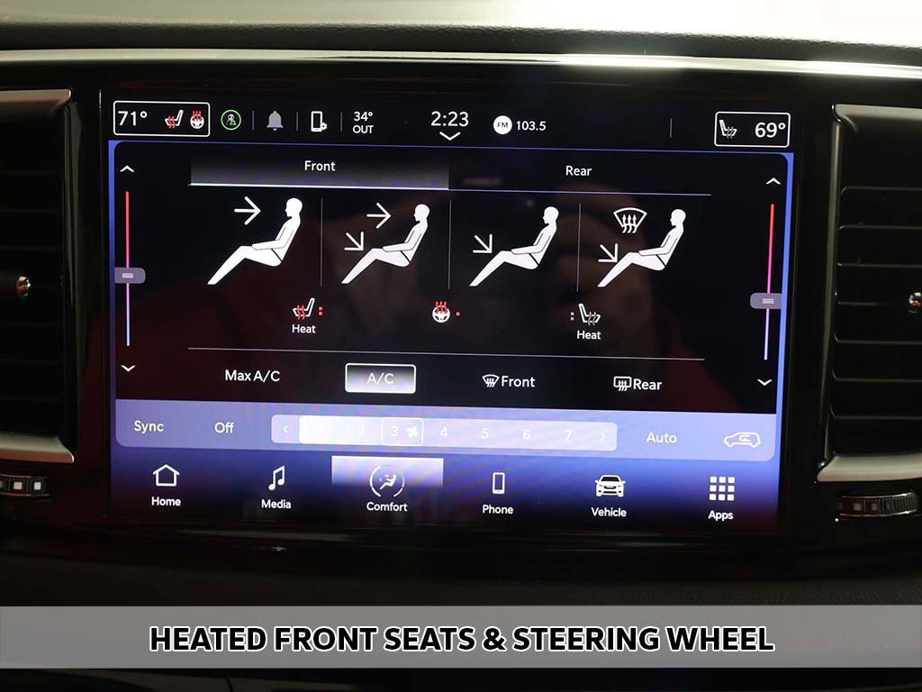 Used 2024 Chrysler Pacifica Touring-L image 6