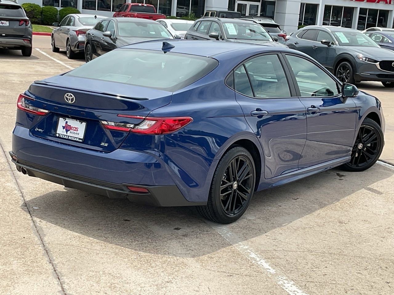 Used 2025 Toyota Camry SE image 5