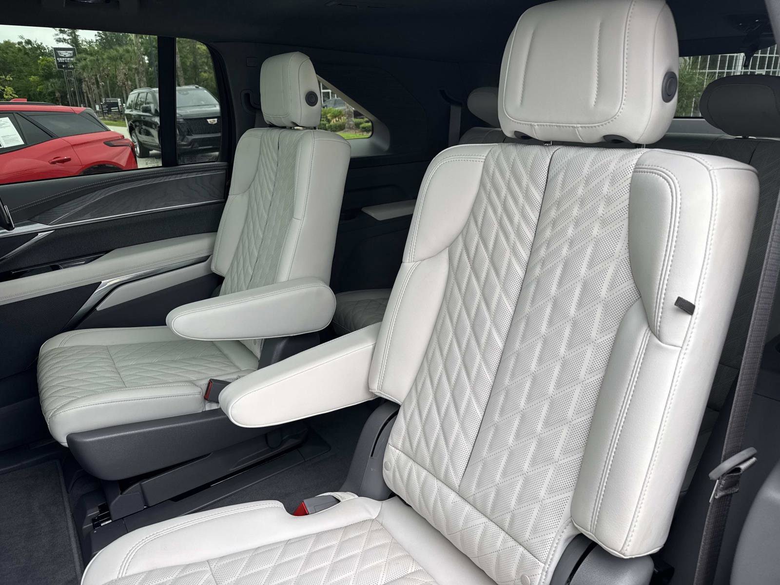 Certified 2025 Cadillac Escalade IQ Luxury 1 w/ Smart Trailering package AWD/4WD image 14