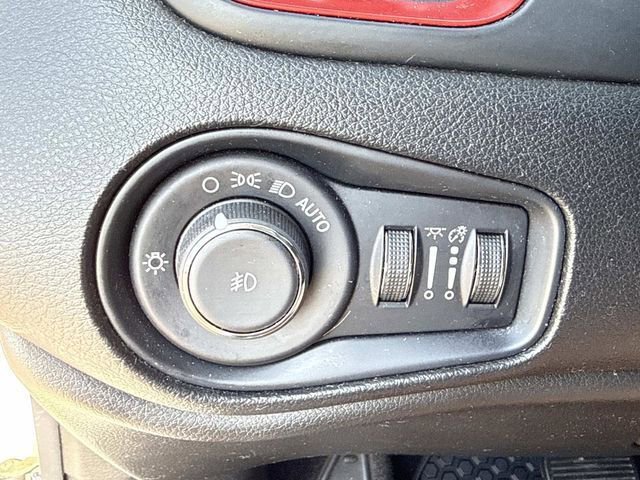 Used 2020 Jeep Renegade Trailhawk AWD/4WD image 30