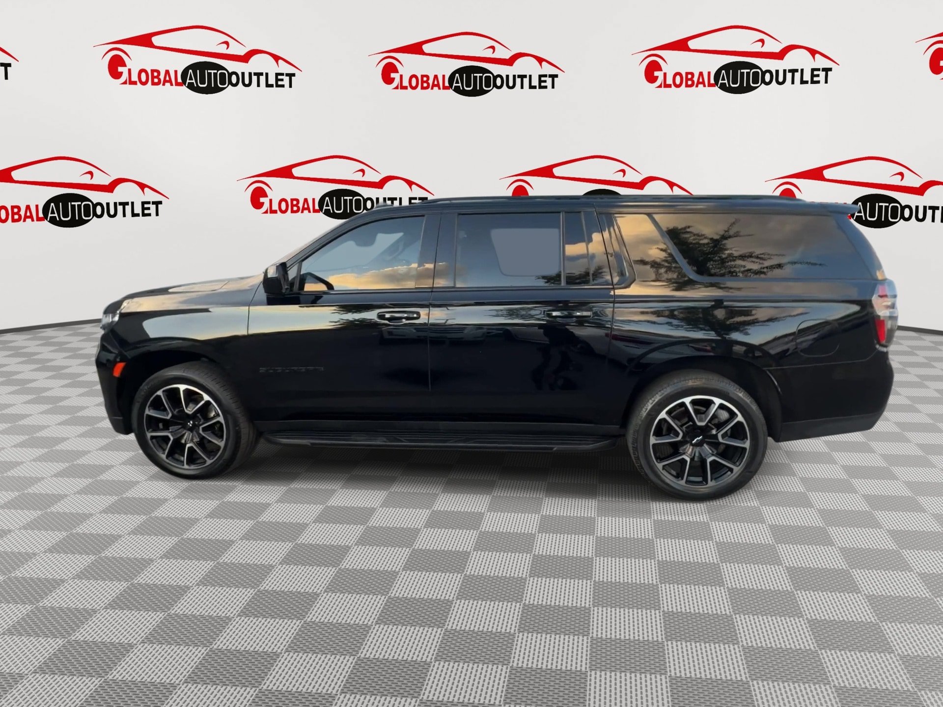 Used 2023 Chevrolet Suburban RST AWD/4WD image 6