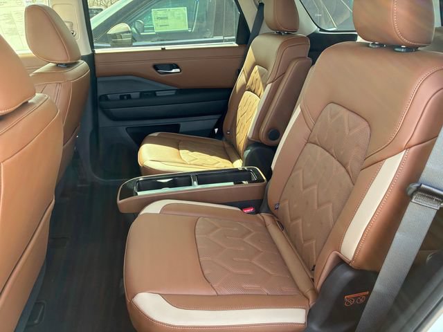 New 2026 Nissan Pathfinder Platinum FWD image 18