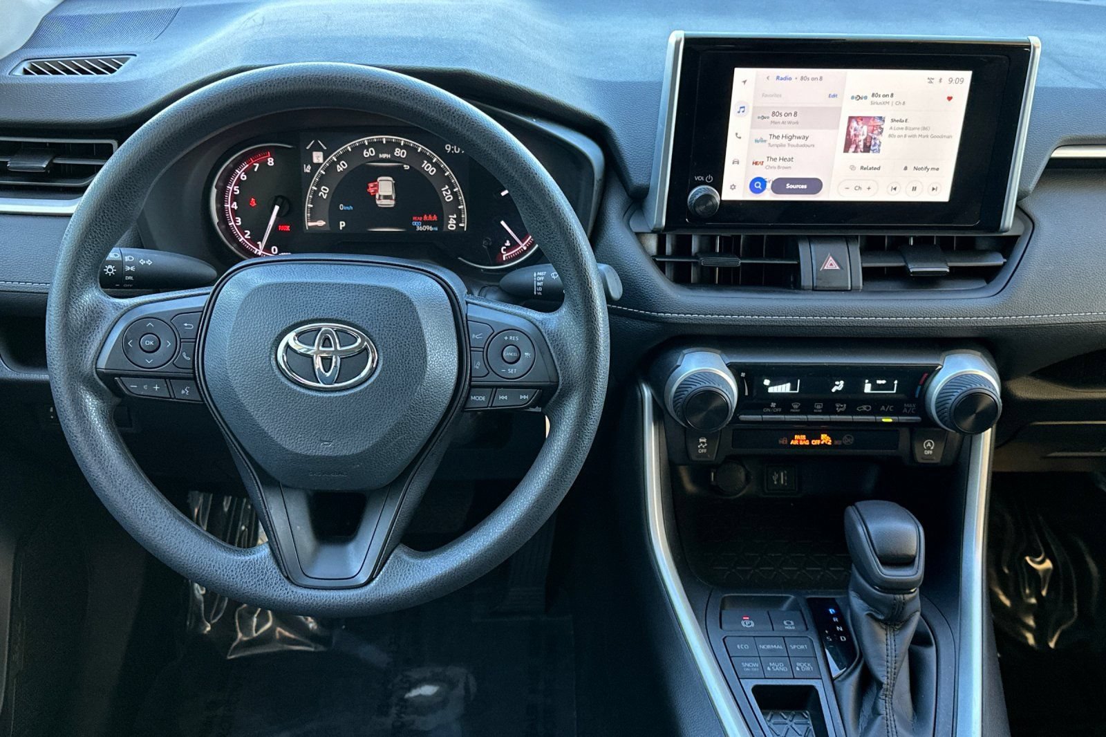 Used 2024 Toyota RAV4 LE AWD/4WD image 17