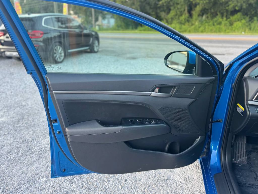 Used 2017 Hyundai Elantra Value Edition FWD image 8