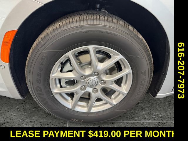 Used 2026 Chrysler Pacifica Select FWD image 5