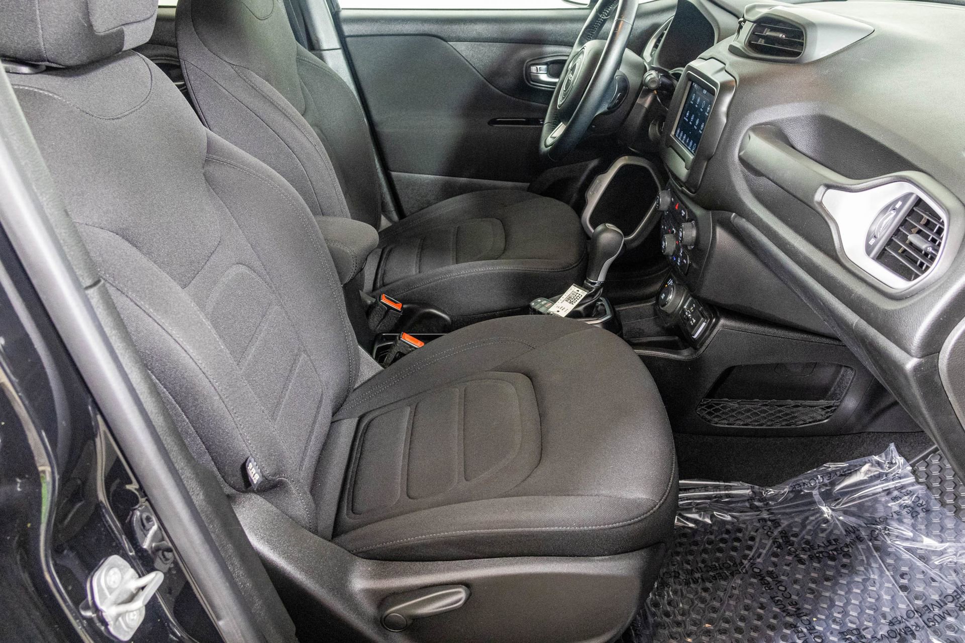 Used 2019 Jeep Renegade Latitude w/ Cold Weather Group image 46