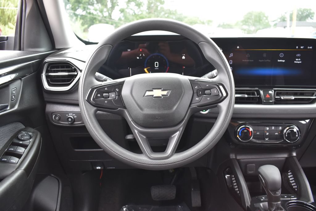 Used 2025 Chevrolet TrailBlazer LT AWD/4WD image 16