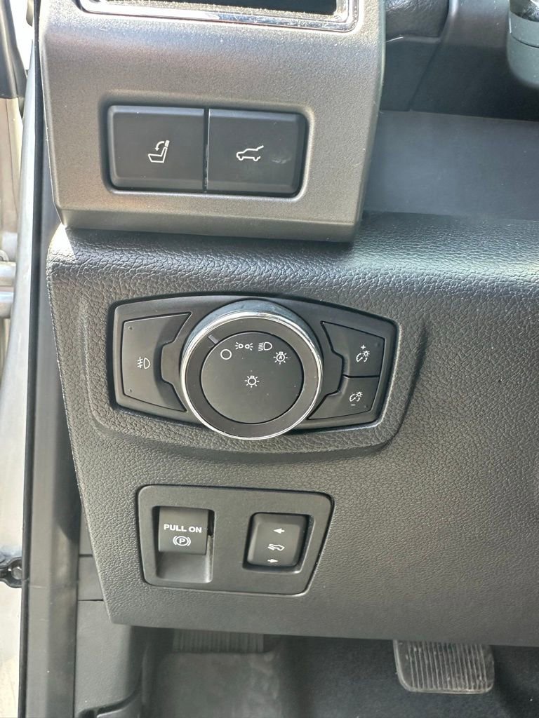 Used 2018 Ford Expedition Max XLT w/ Equipment Group 202A AWD/4WD image 30