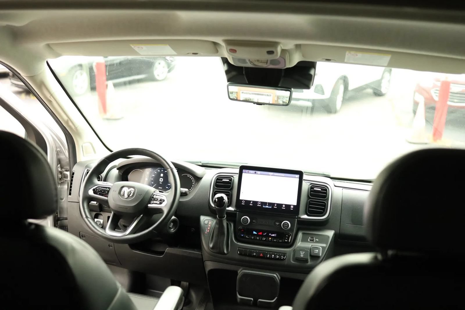 Used 2024 RAM ProMaster 3500 w/ Leather Interior Group FWD image 39