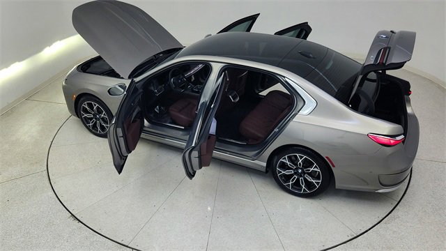 Used 2025 BMW i7 eDrive50 image 89