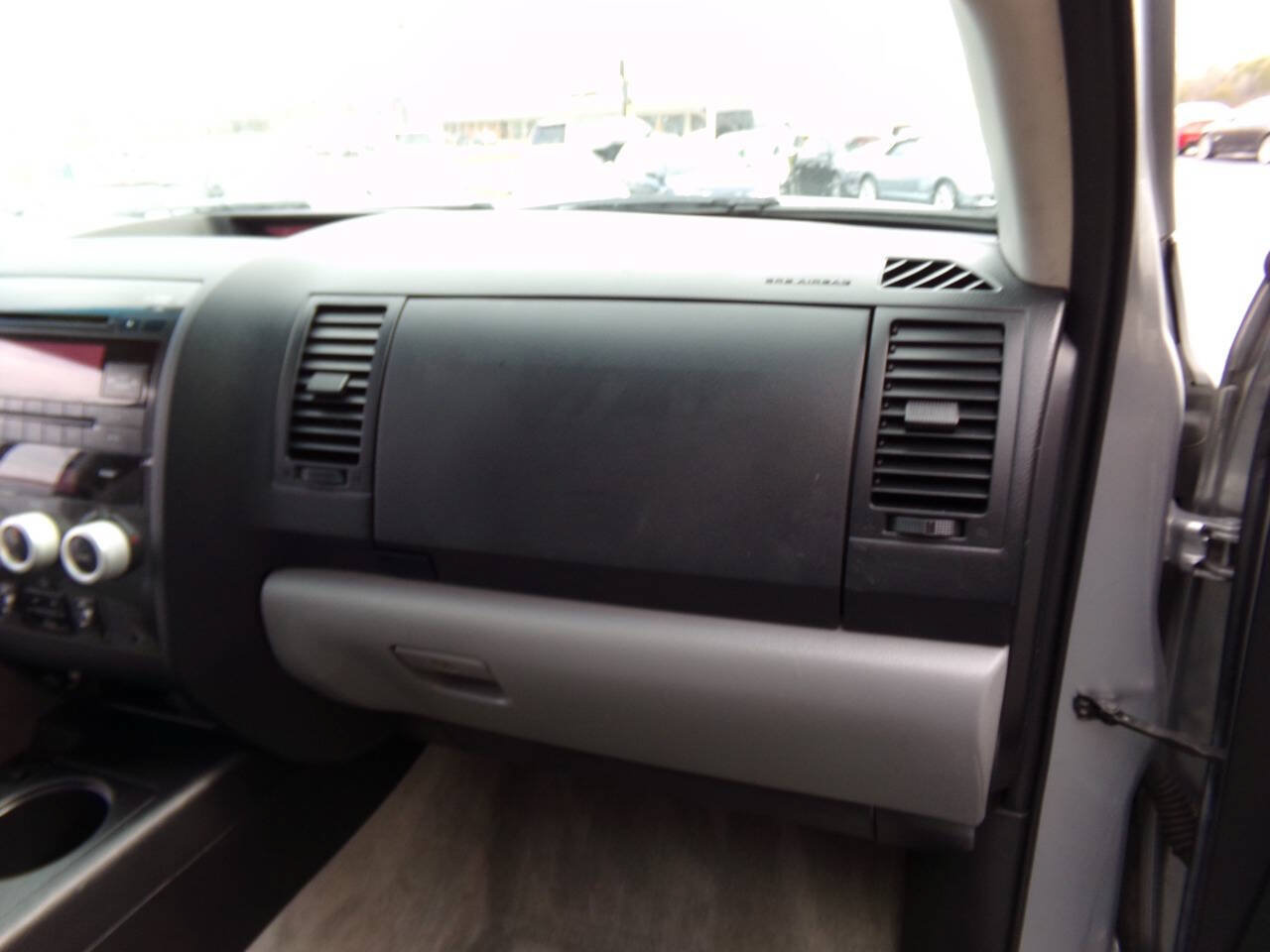 Used 2011 Toyota Sequoia SR5 w/ Premium Pkg AWD/4WD image 32