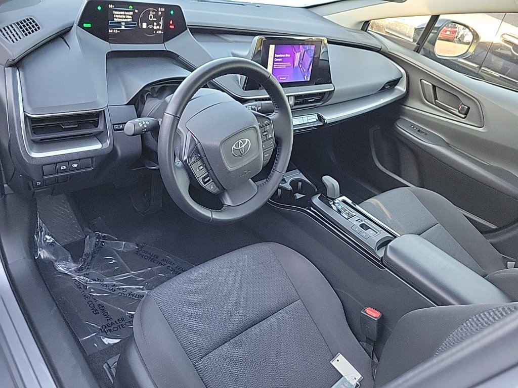 Used 2025 Toyota Prius LE FWD image 7