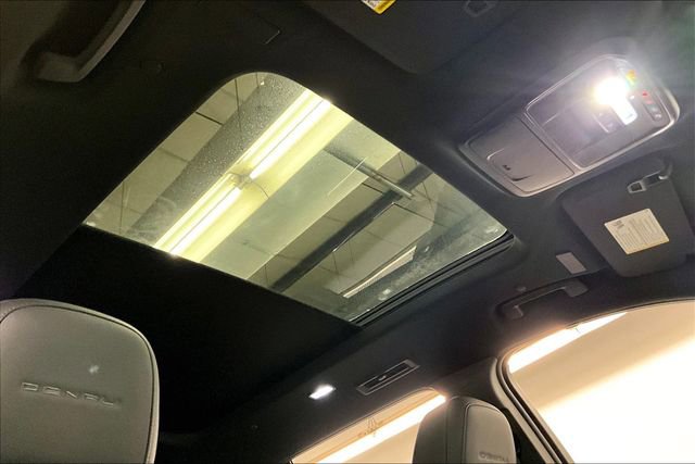 Used 2025 GMC Acadia Denali w/ Super Cruise Package image 18