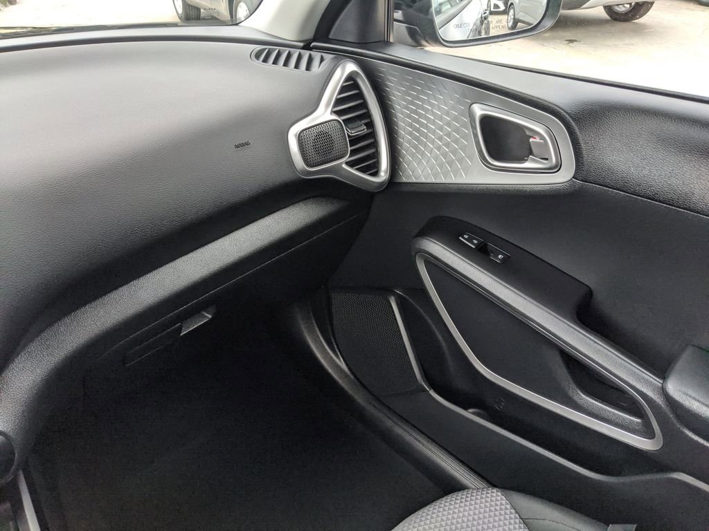 Certified 2025 Kia Soul LX image 18