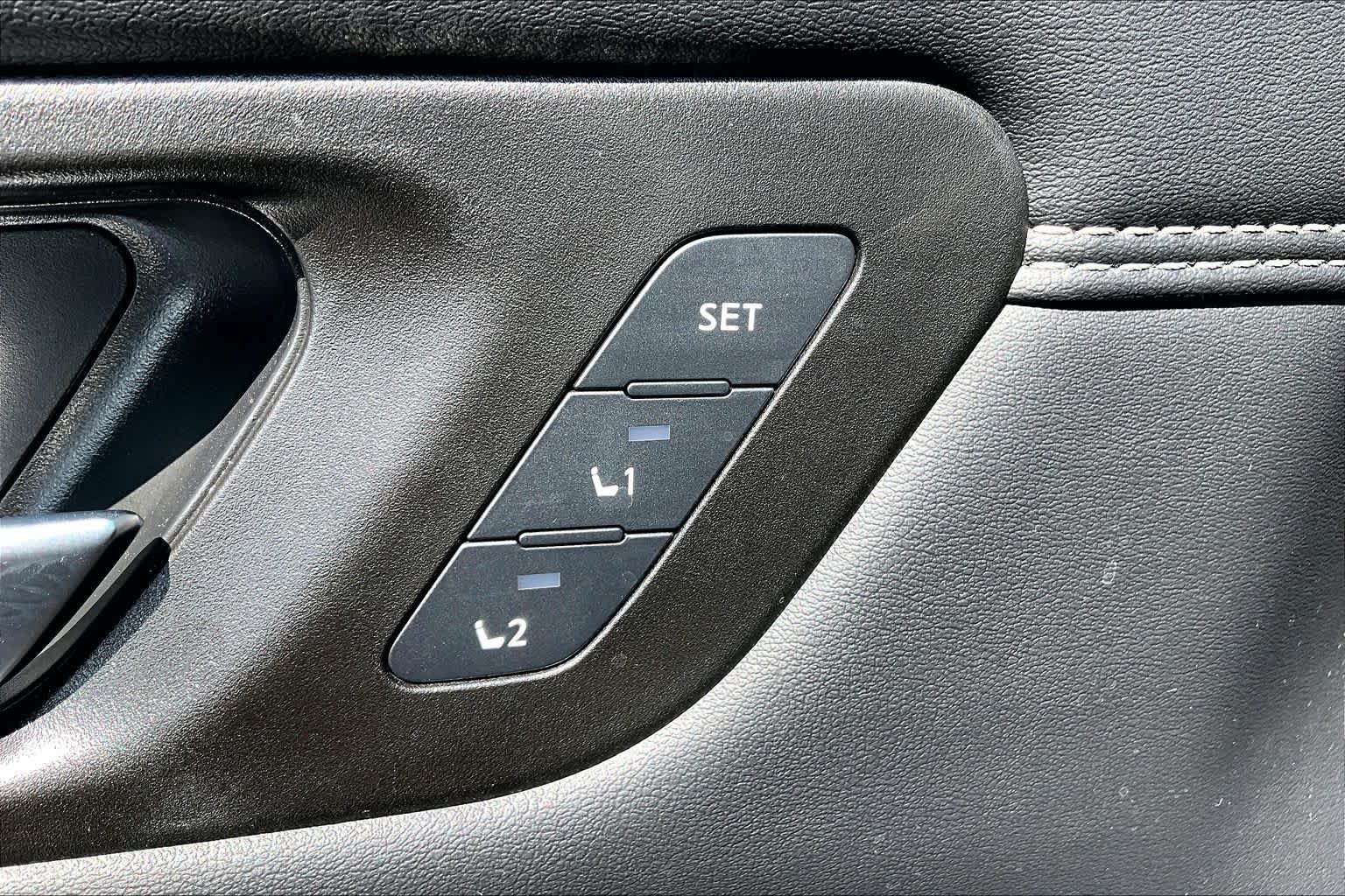 Certified 2024 Nissan Pathfinder Platinum FWD image 31