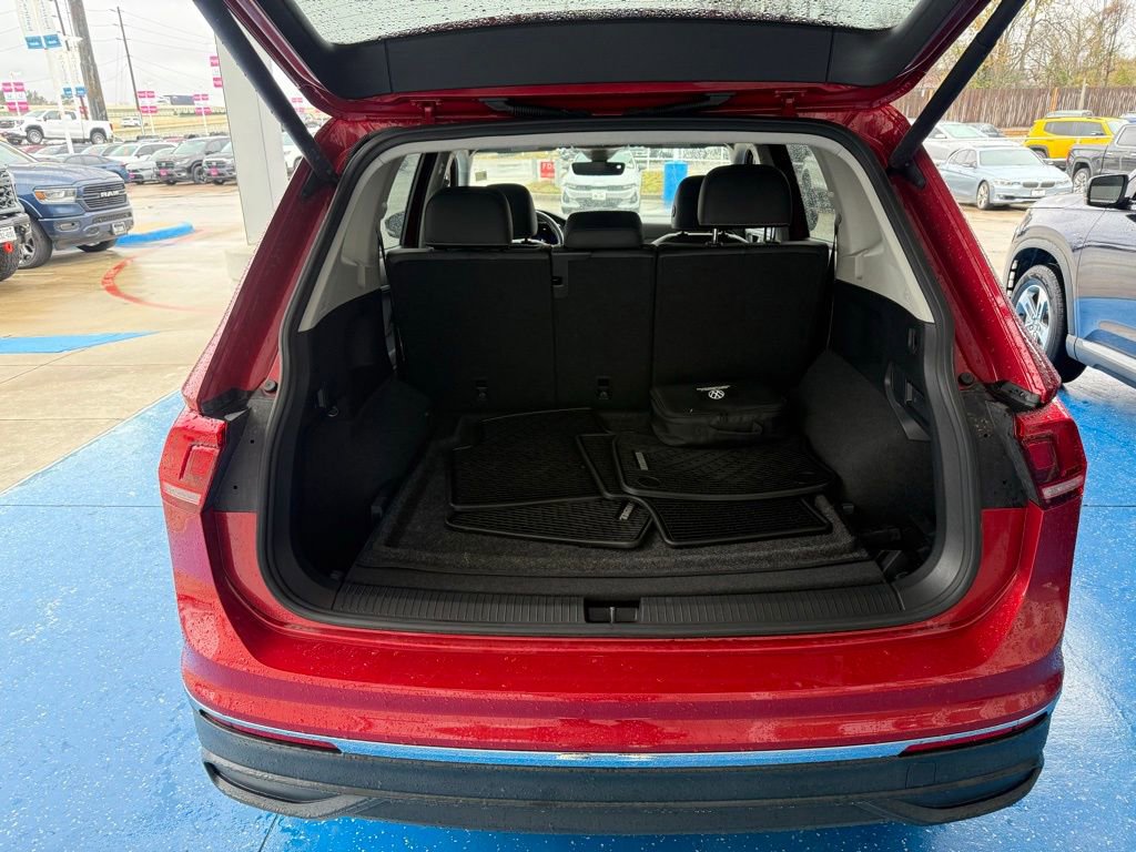 Used 2022 Volkswagen Tiguan SE image 12
