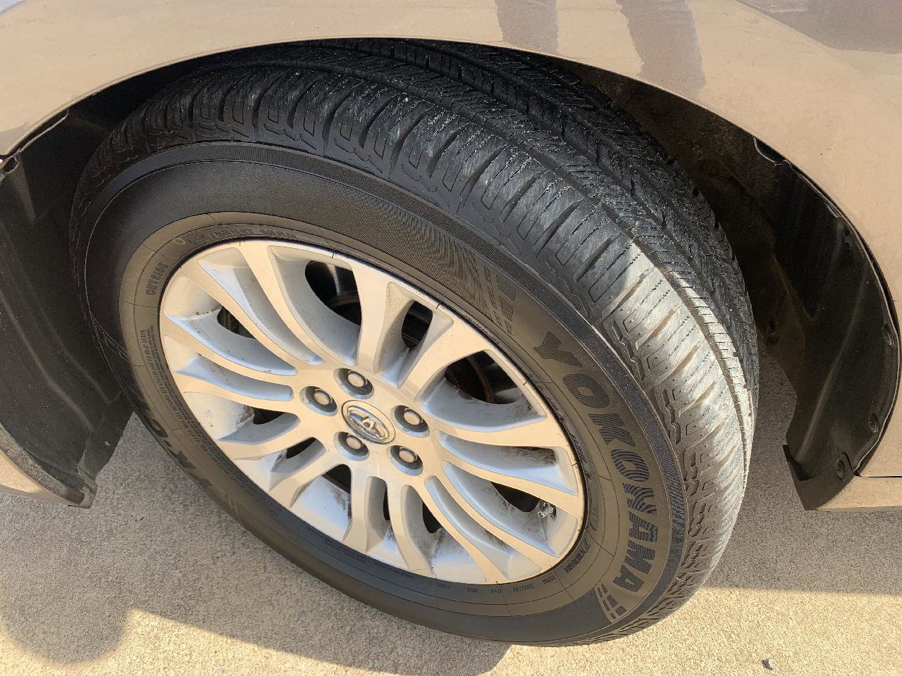 Used 2014 Toyota Sienna XLE image 33