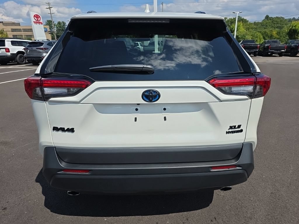 Certified 2021 Toyota RAV4 XLE Premium AWD/4WD image 5