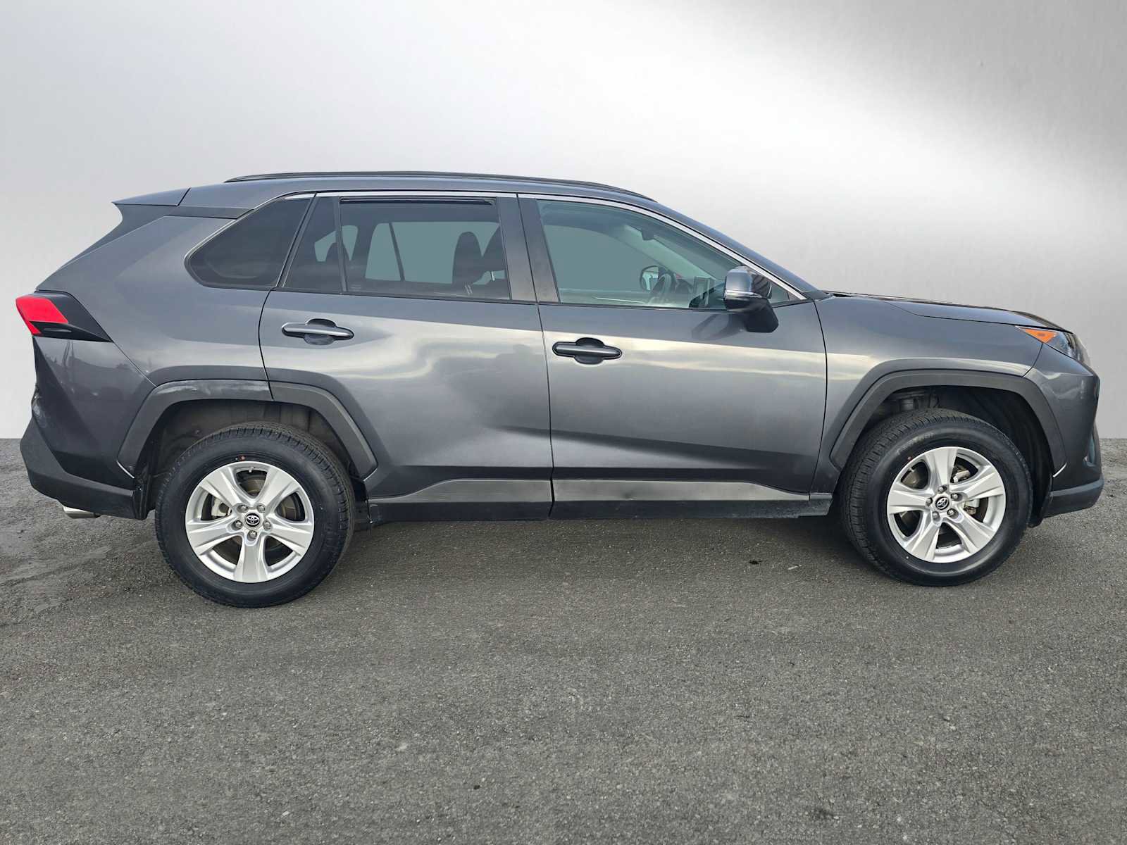 Used 2021 Toyota RAV4 LE image 2