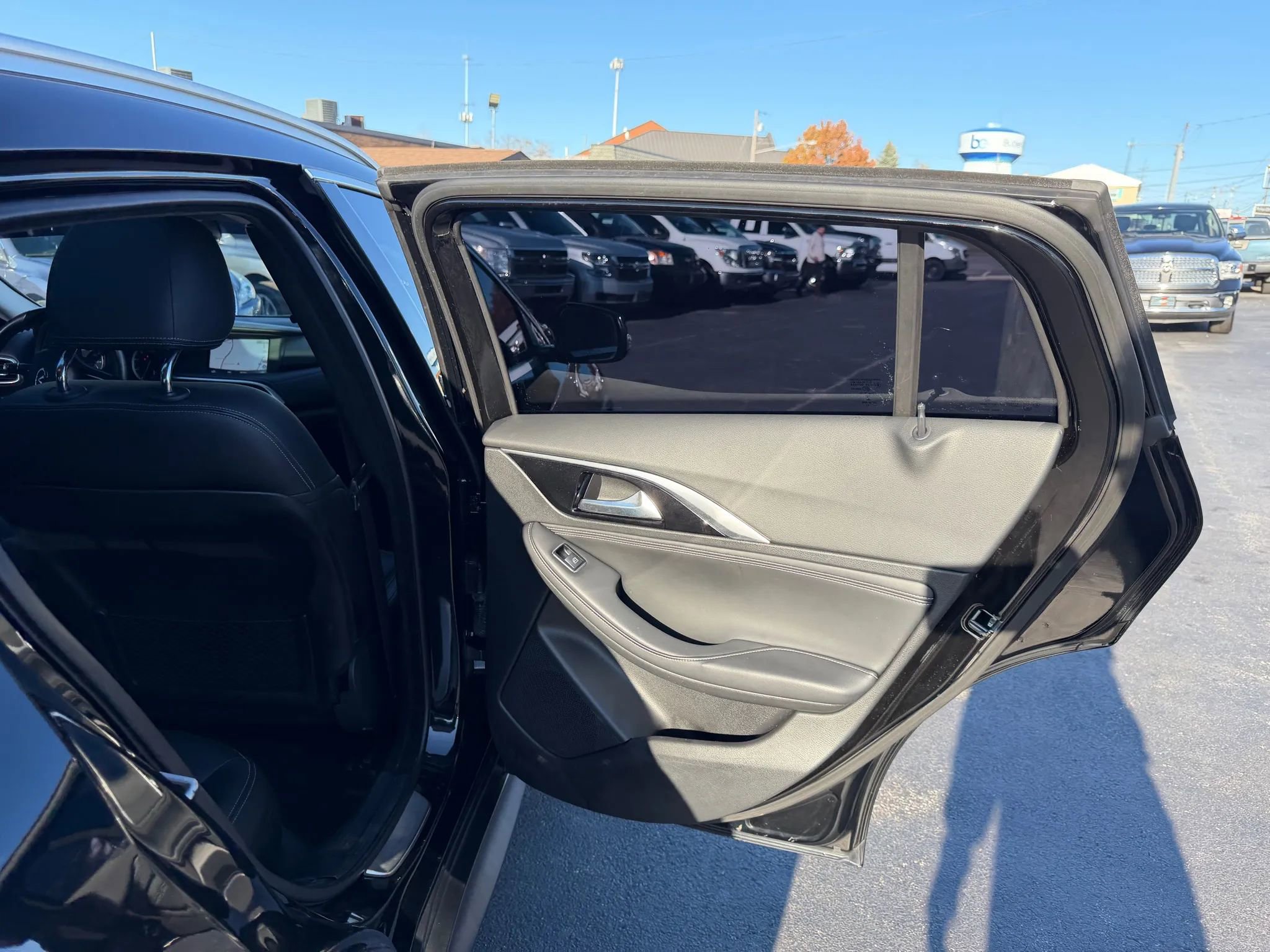 Used 2018 INFINITI QX30 Premium w/ Navigation Package image 36