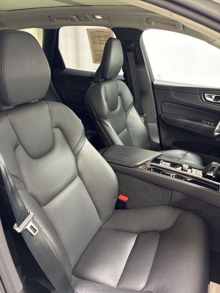 Used 2023 Volvo XC60 B5 Plus w/ Climate Package AWD/4WD image 33