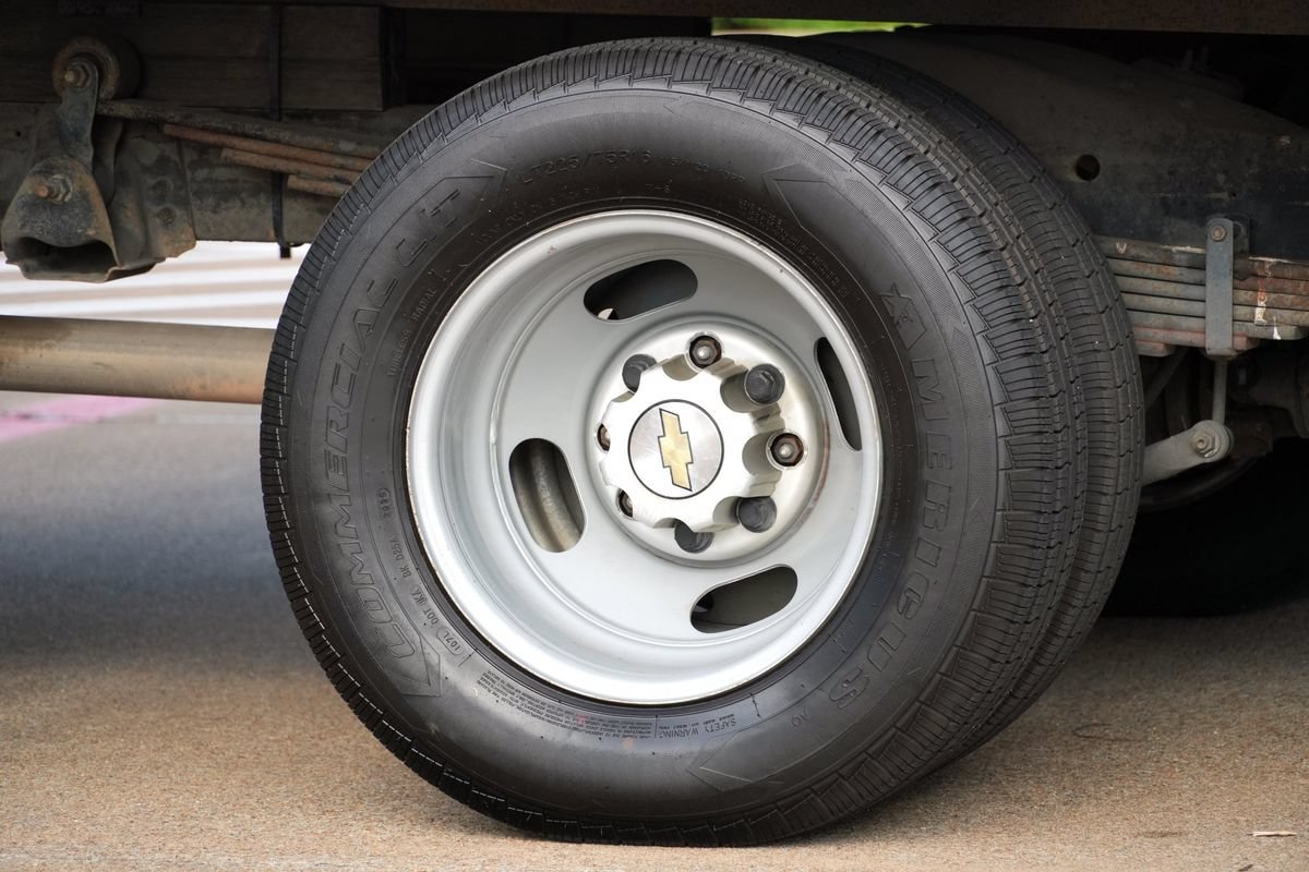 Used 2015 Chevrolet Express 4500 RWD image 31
