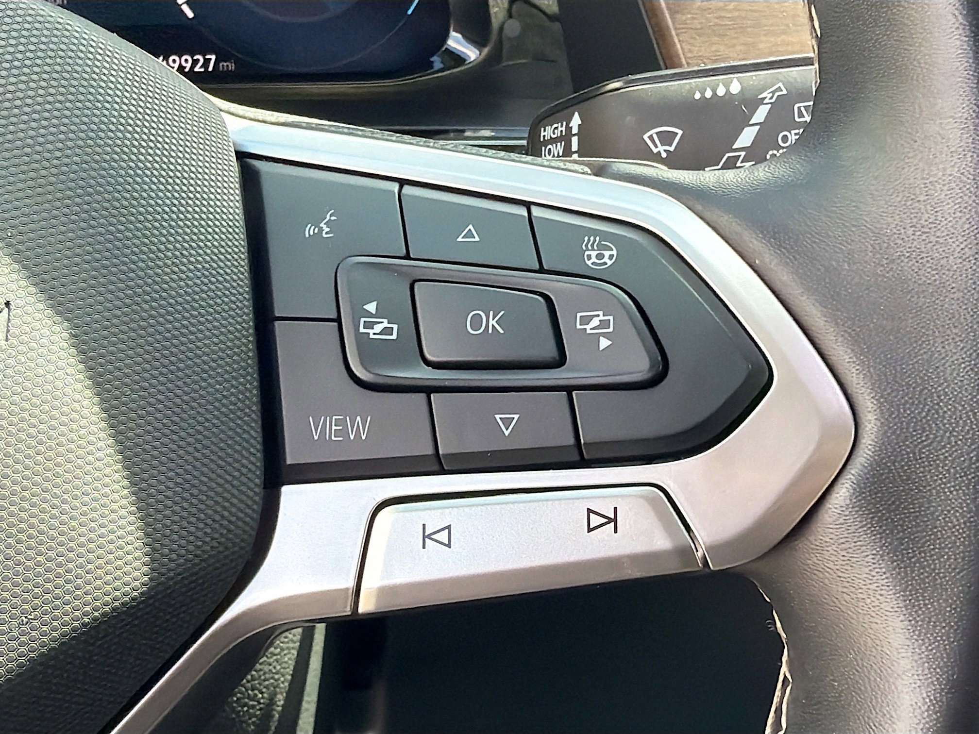 Used 2024 Volkswagen Atlas SE image 38