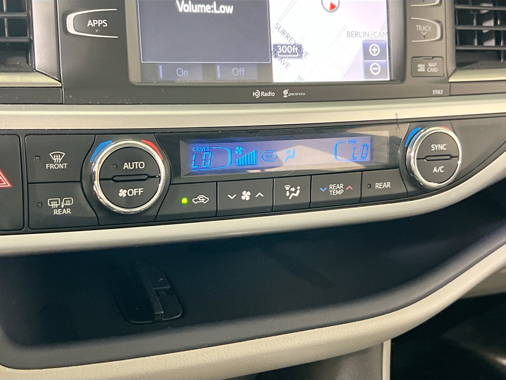Used 2015 Toyota Highlander XLE AWD/4WD image 16