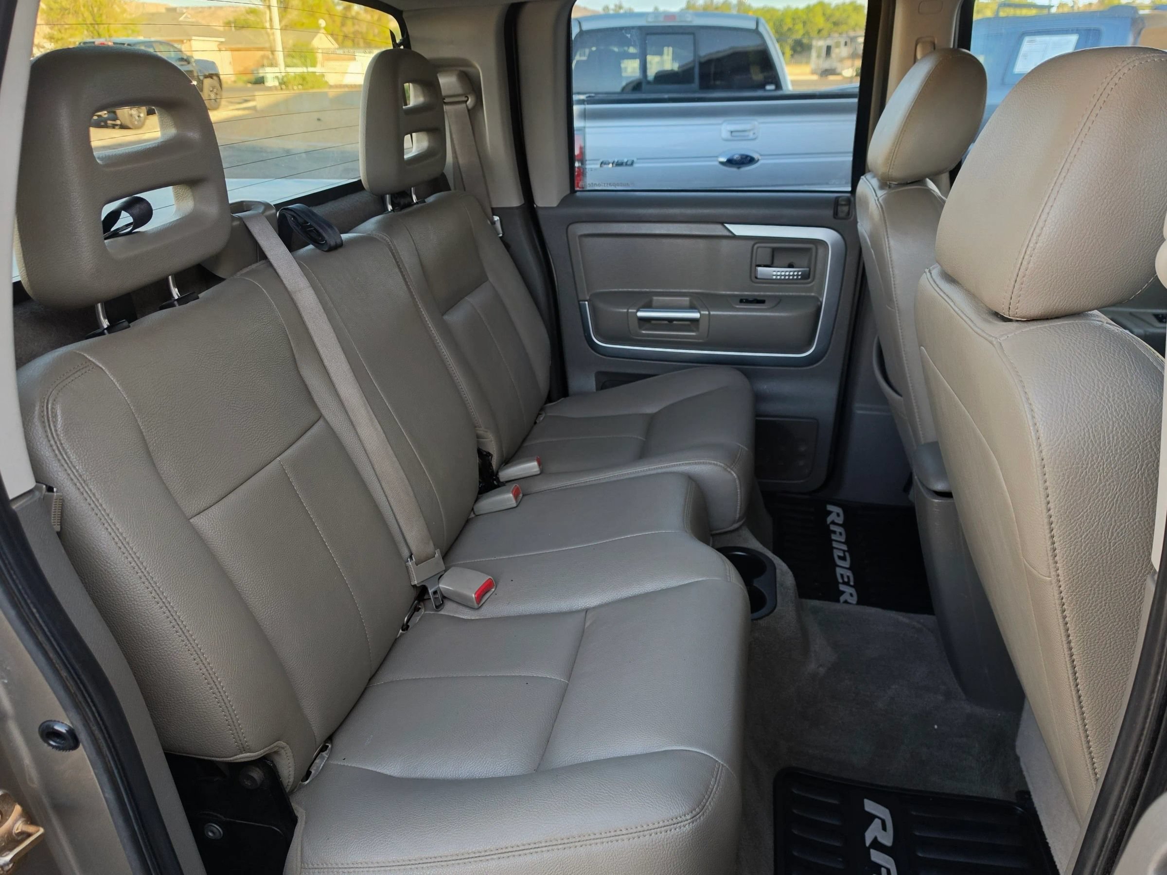 Used 2006 Mitsubishi Raider XLS AWD/4WD image 32