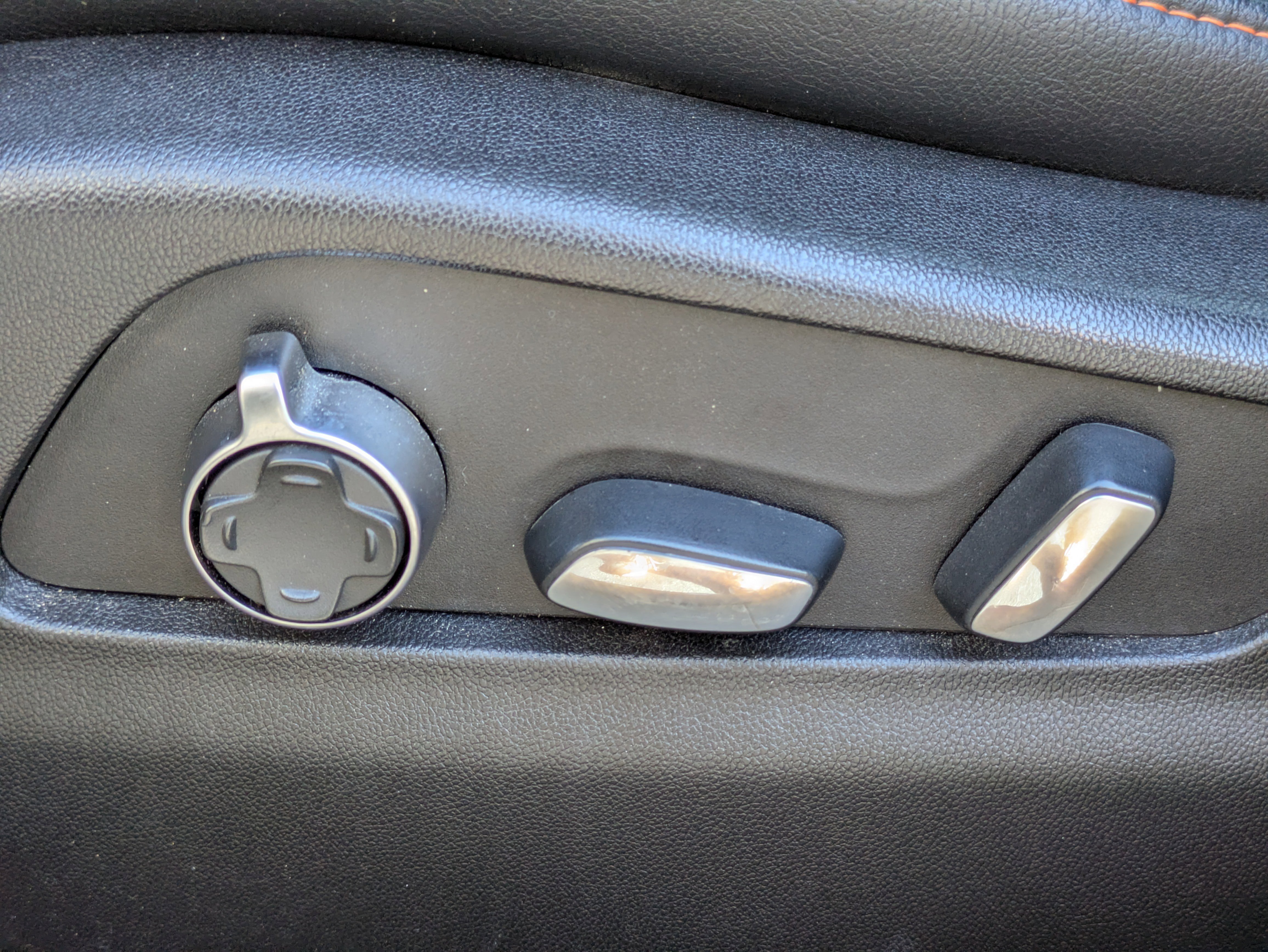 Certified 2019 Cadillac XT4 Sport w/ Technology Package FWD image 21