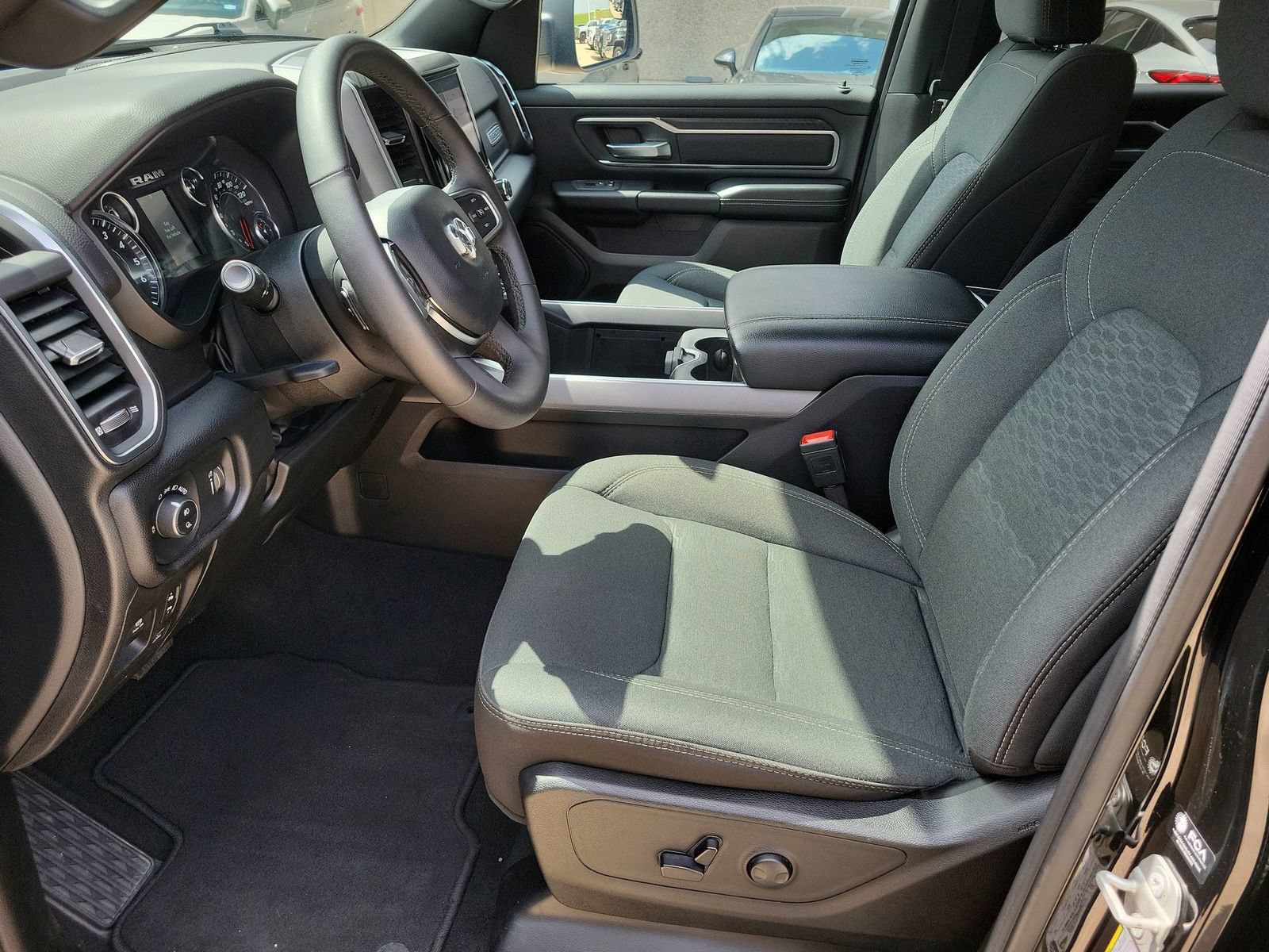Used 2025 RAM 1500 Big Horn AWD/4WD image 18