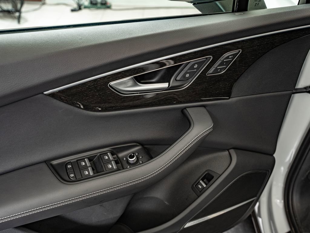 Used 2025 Audi Q7 3.0T Premium Plus w/ Premium Plus Package image 17