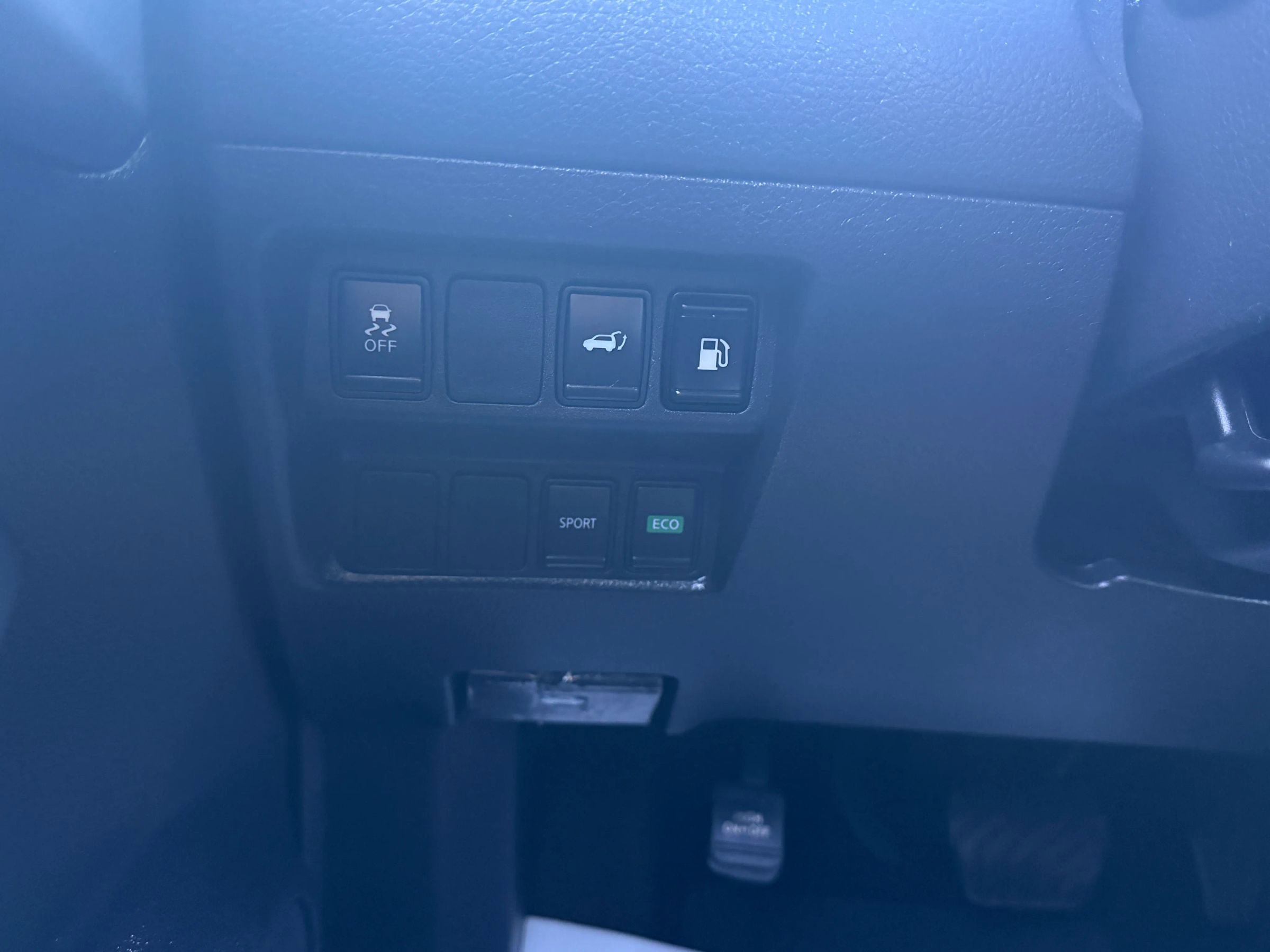 Used 2018 Nissan Rogue SV FWD image 18