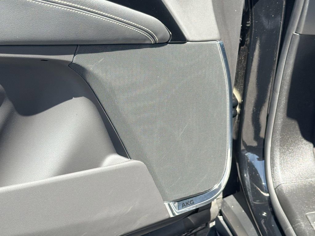 Certified 2025 Cadillac Escalade ESV Premium Luxury RWD image 20