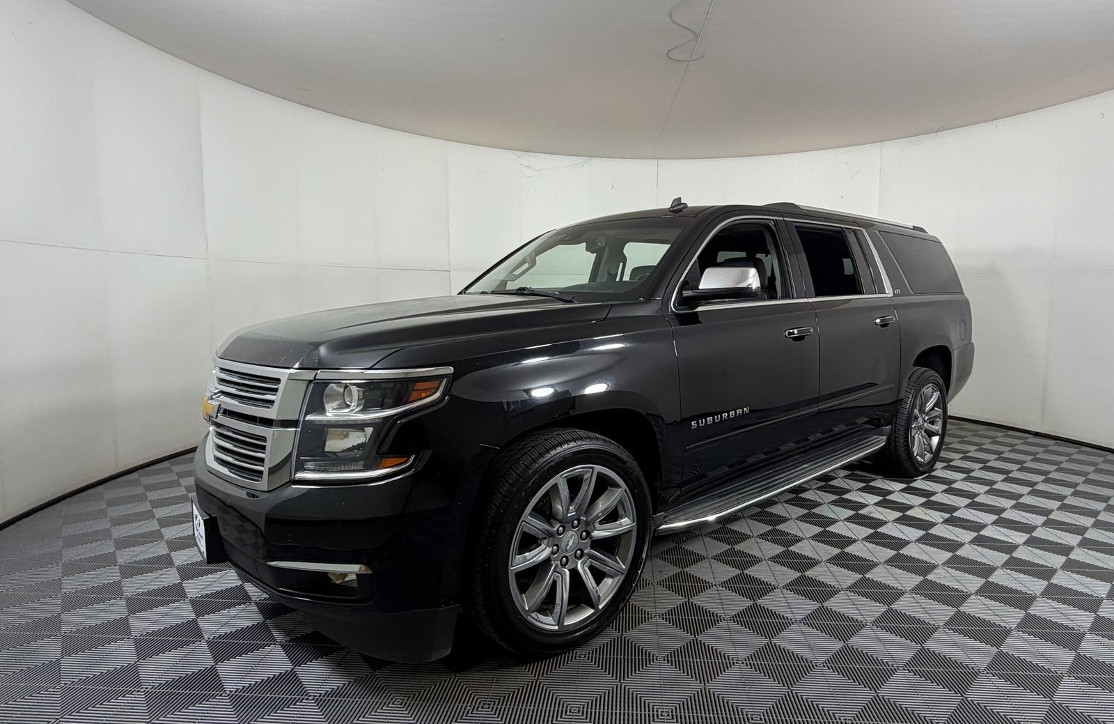 Used 2015 Chevrolet Suburban LTZ RWD image 2