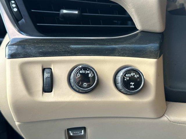 Certified 2019 Cadillac Escalade ESV Platinum AWD/4WD image 17