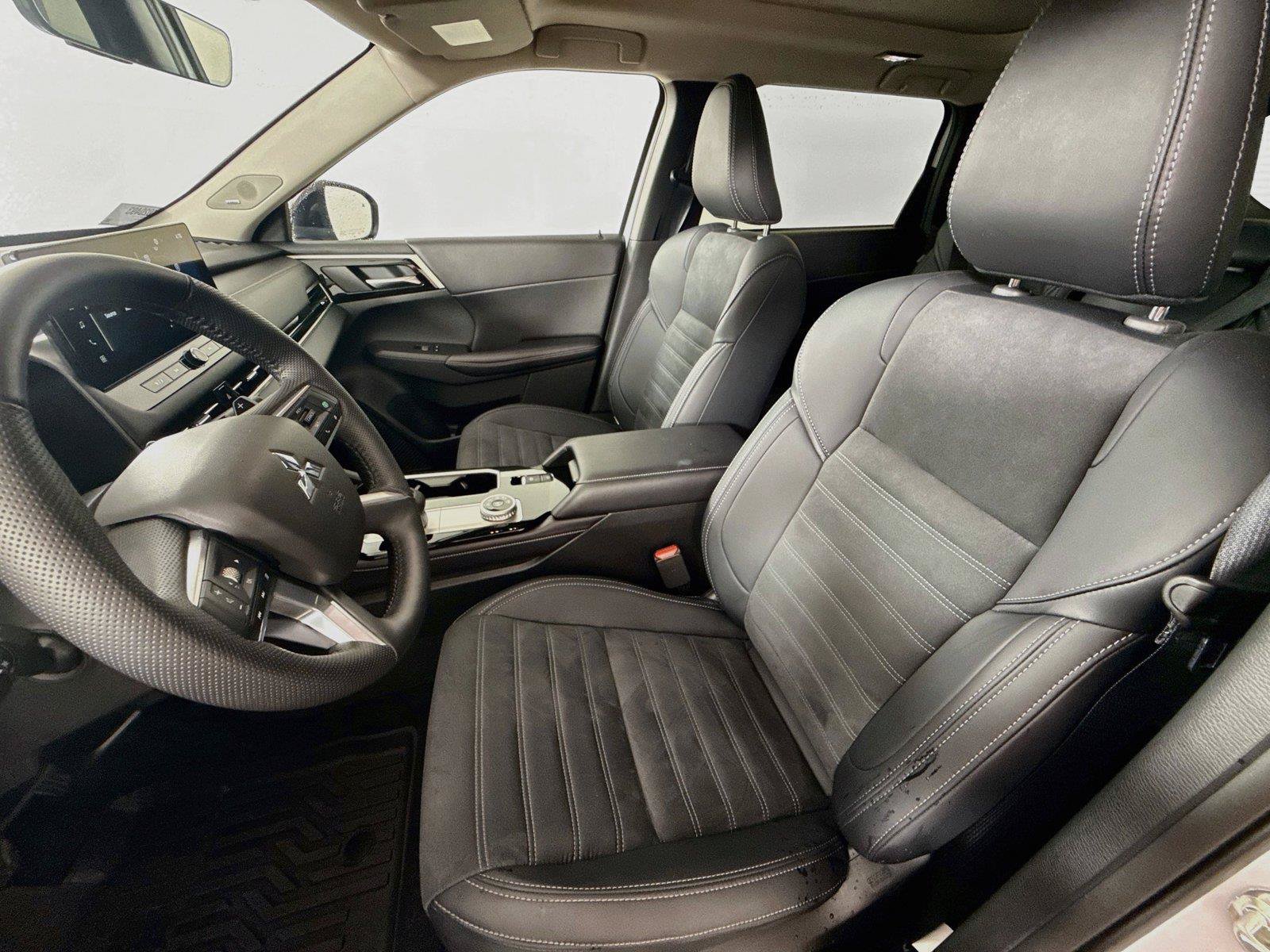 Used 2026 Mitsubishi Outlander AWD image 11