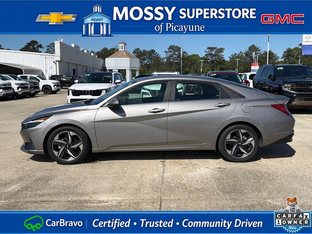 Used 2023 Hyundai Elantra Limited w/ Preferred Accessory Package FWD video 3