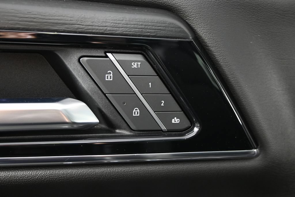 Used 2025 GMC Yukon Denali w/ Sun & Power Step Package AWD/4WD image 21