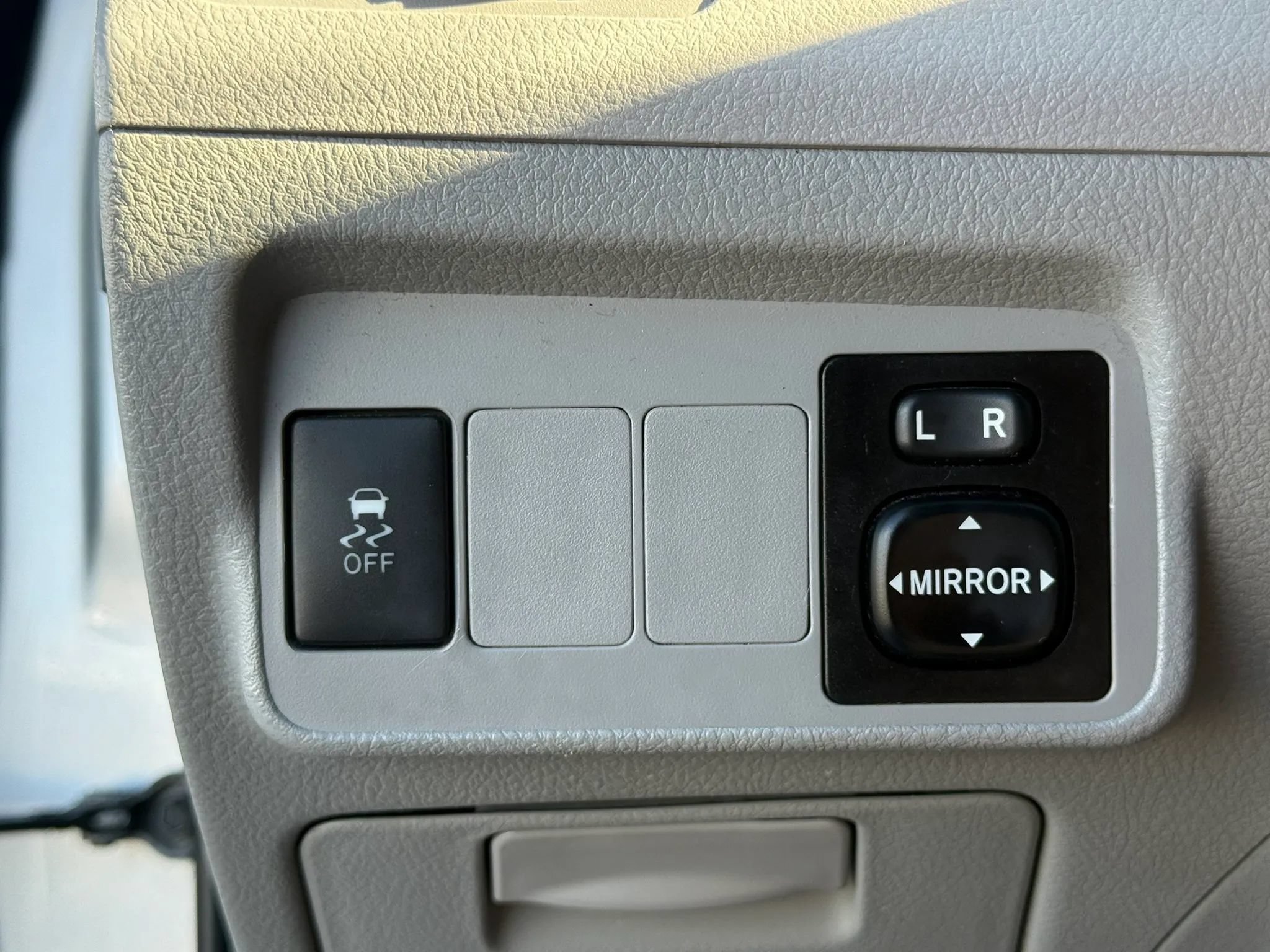 Used 2012 Toyota Corolla L FWD image 22