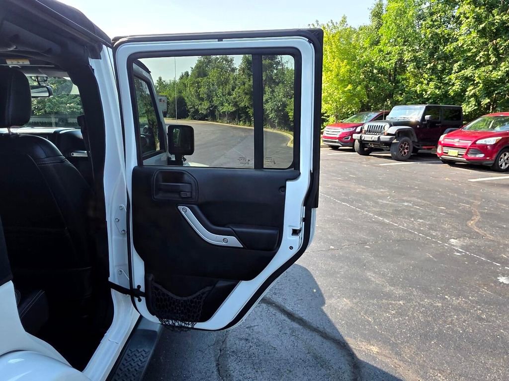 Used 2014 Jeep Wrangler Unlimited Sahara w/ Dual Top Group image 33