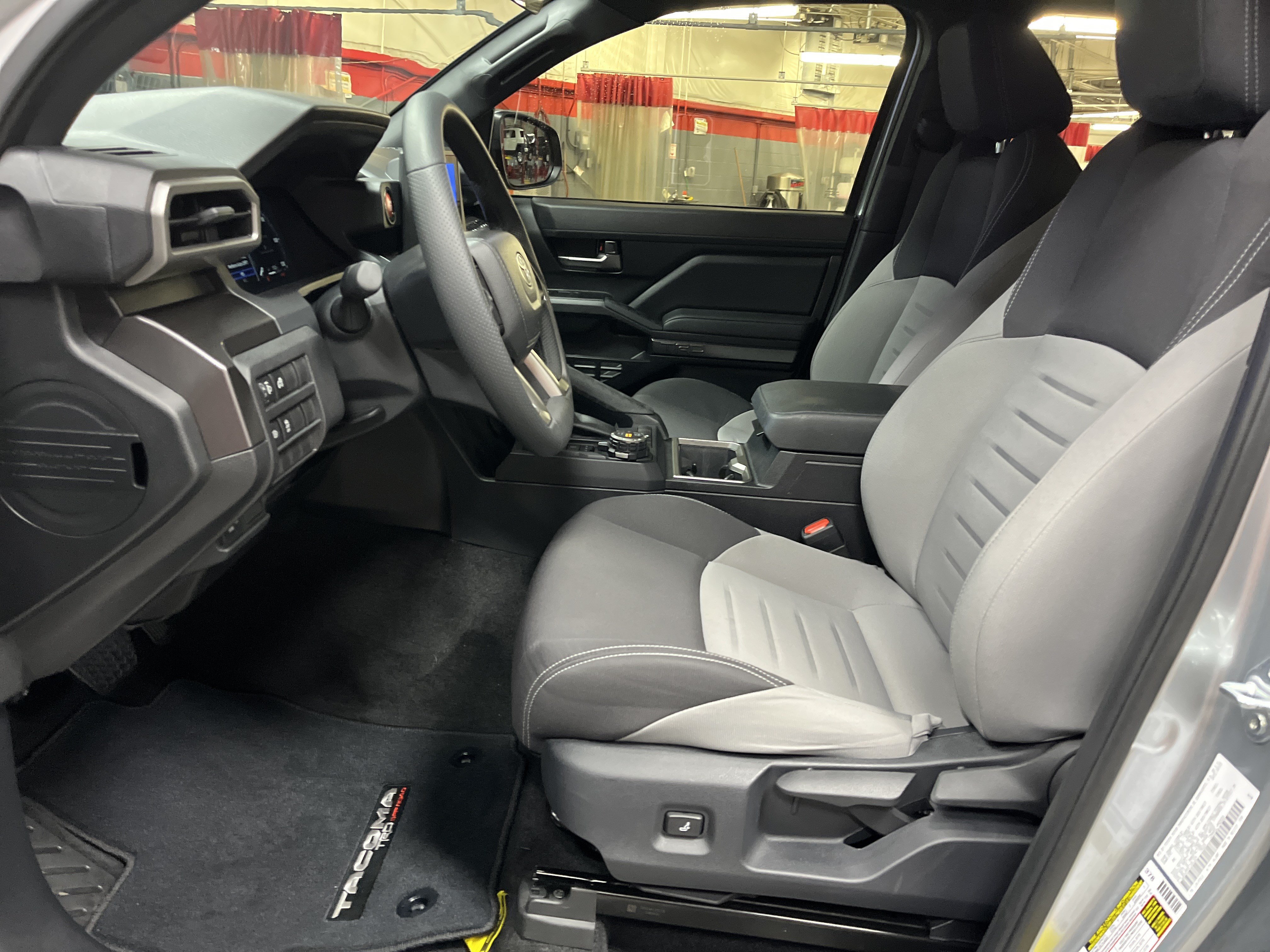 Certified 2025 Toyota Tacoma TRD Off-Road AWD/4WD image 16