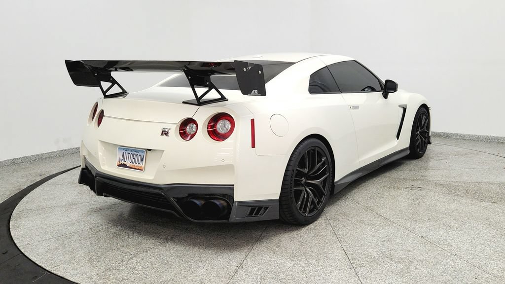Used 2019 Nissan GT-R AWD/4WD image 13