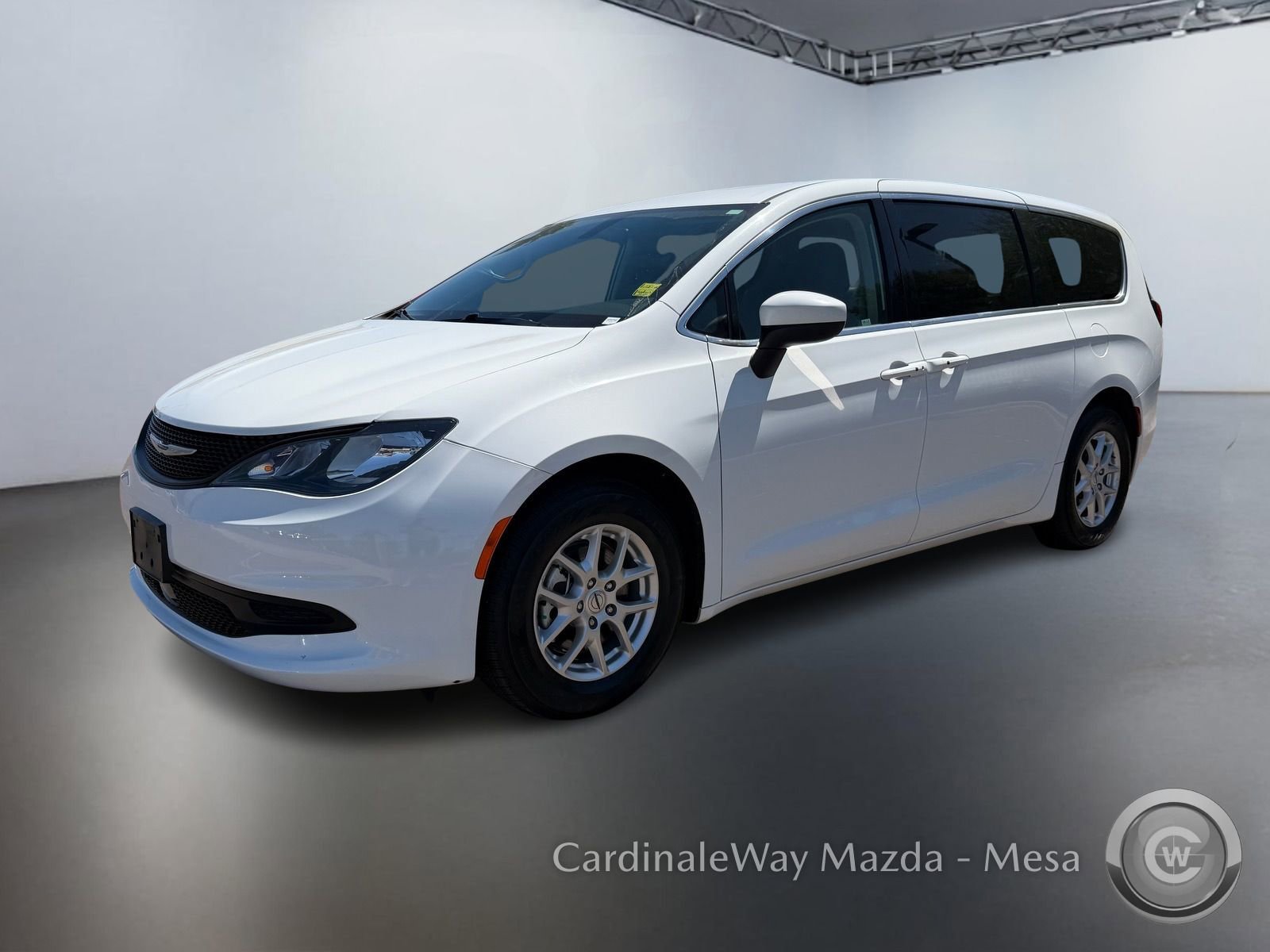 Used 2022 Chrysler Voyager LX image 9