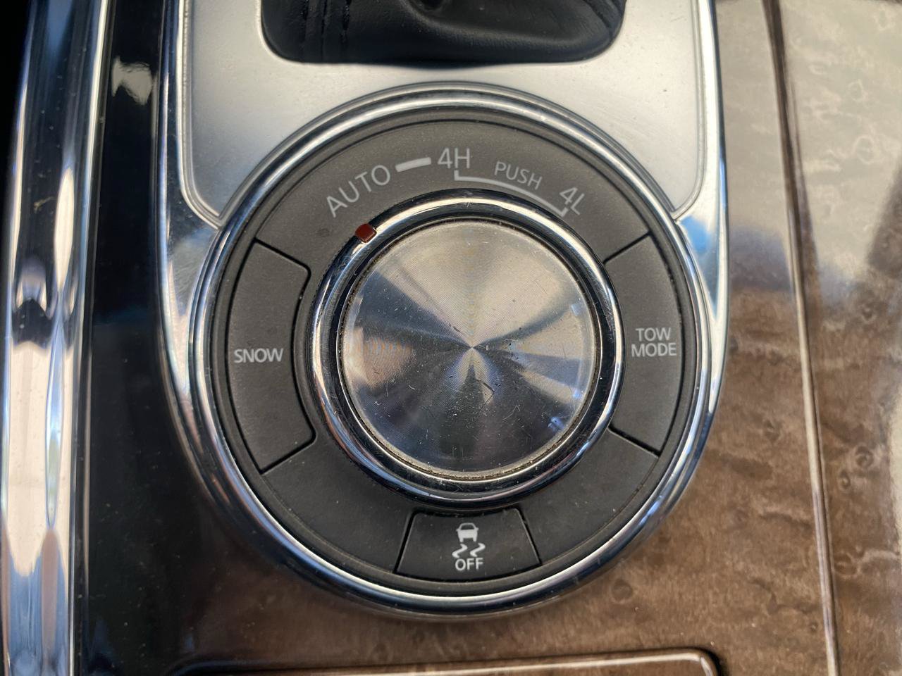 Used 2013 INFINITI QX56 4WD w/ Deluxe Touring Pkg image 19