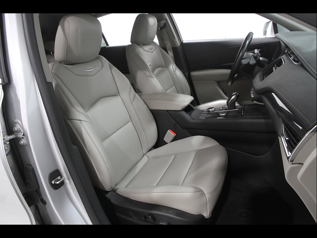 Used 2019 Cadillac XT4 Premium Luxury w/ Cold Weather Package AWD/4WD image 17