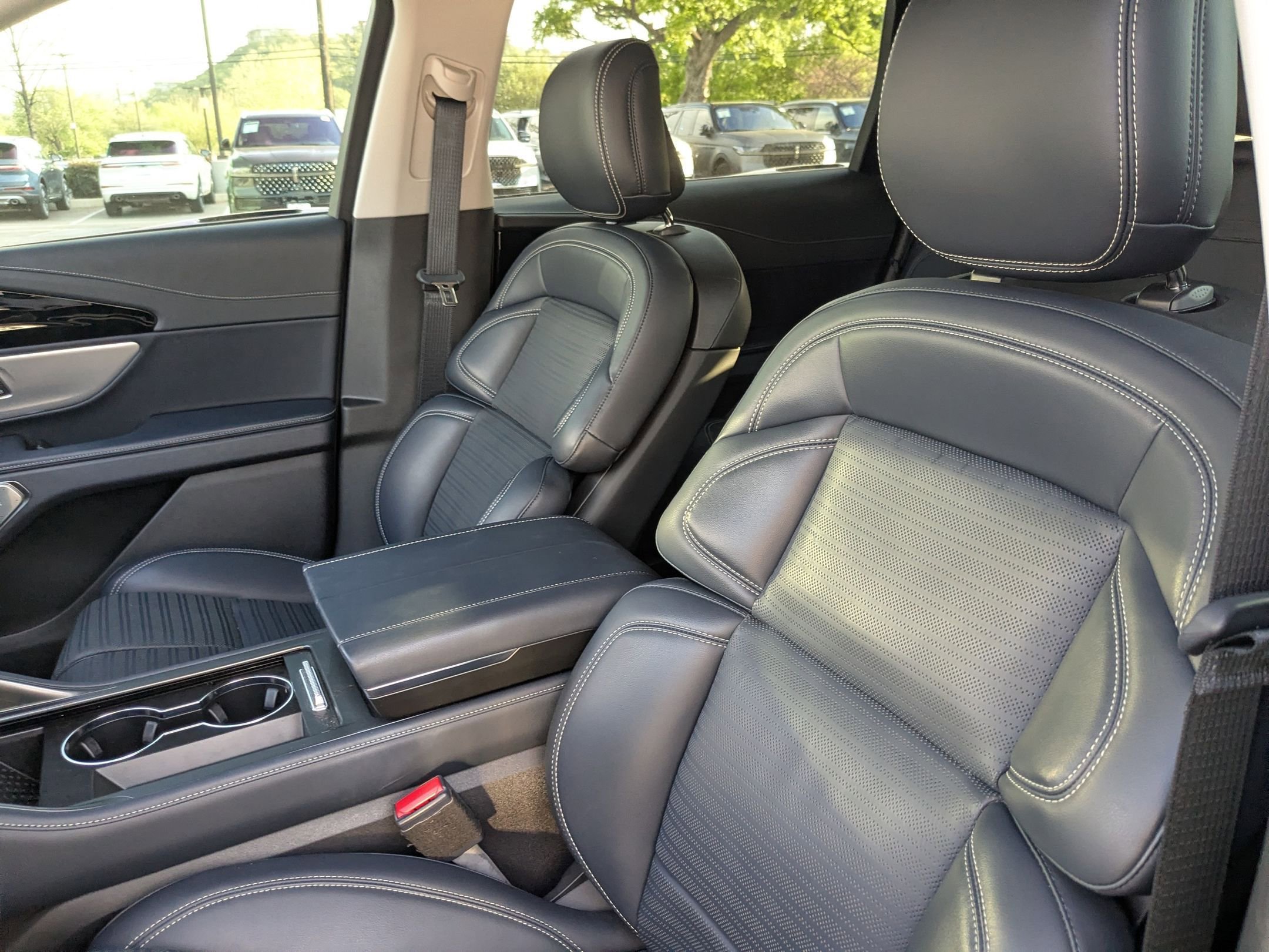 Used 2025 Lincoln Nautilus Reserve image 10